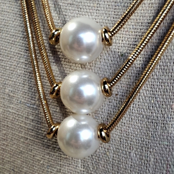 Alfani Three 3 Strand Faux Pearl Gold Tone Snake Chain Necklace - Picture 5 of 7